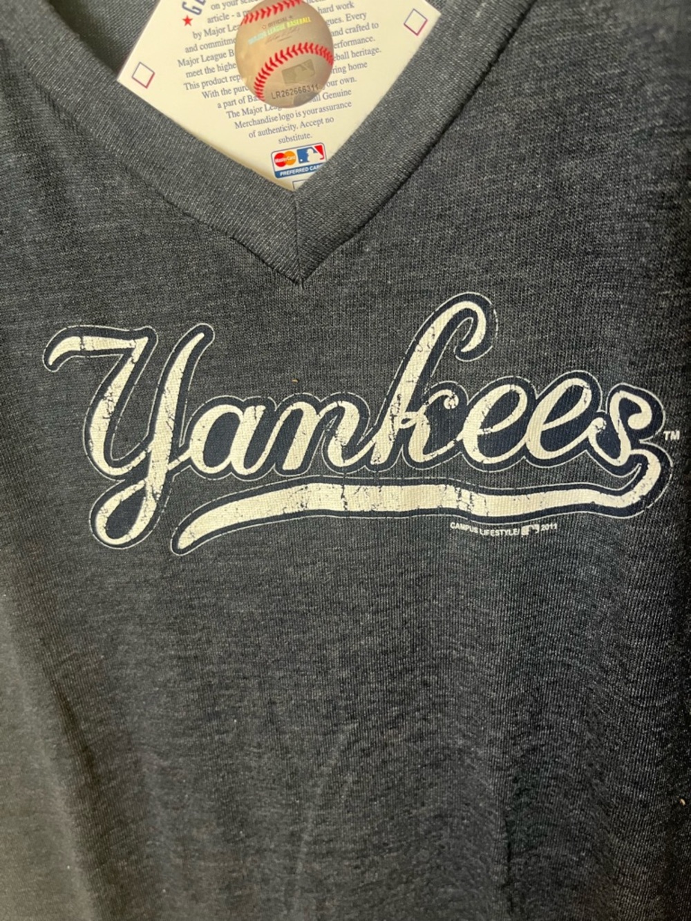 Yankees Women's V-Neck Tee in Navy - Picture 3 of 4